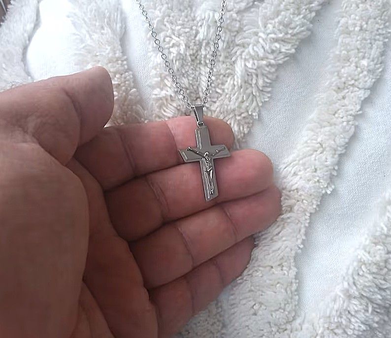 Kreuz mit Corpus in Silber , mit Kette Kreuz mit Corpus in Silber , mit Kette