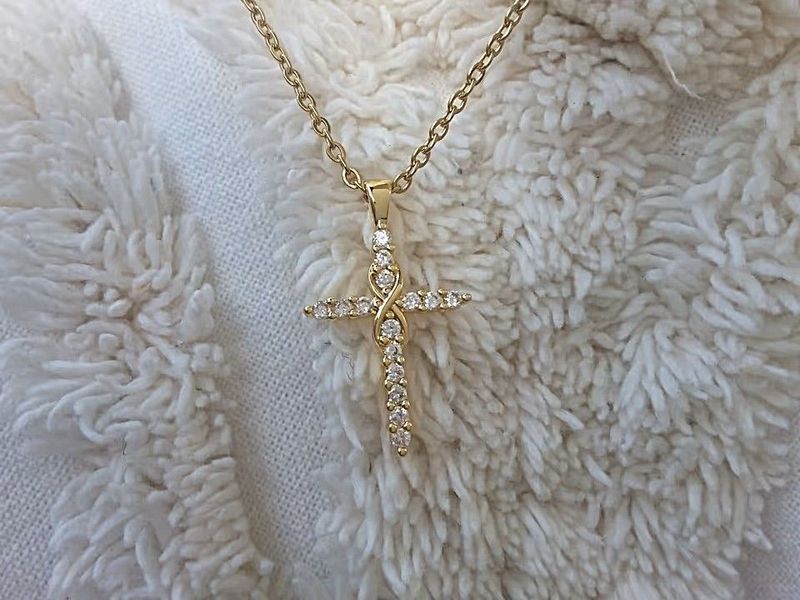 Mega schönes Kreuz mit Steinen in Vergoldung