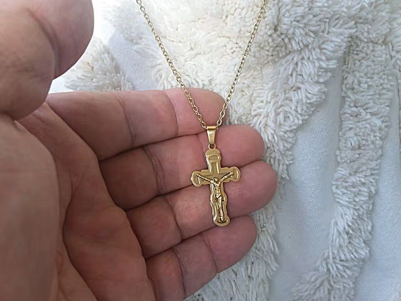 Kreuz in Gold mit Corpus