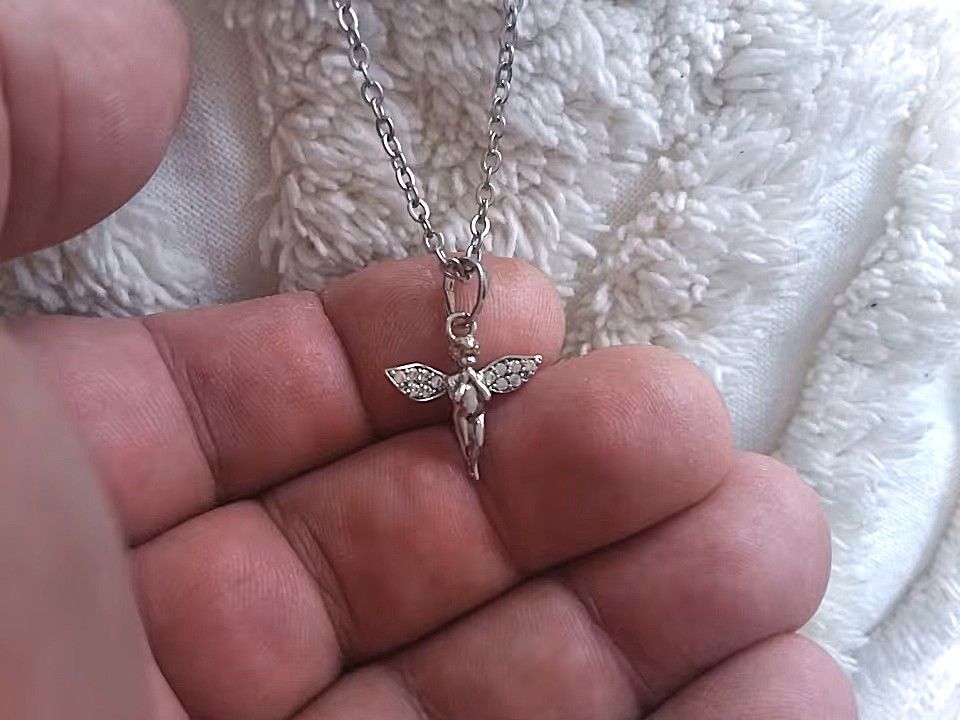 Anmutiger Engel in Weißgold Vergoldung Anmutiger Engel in Weißgold Vergoldung