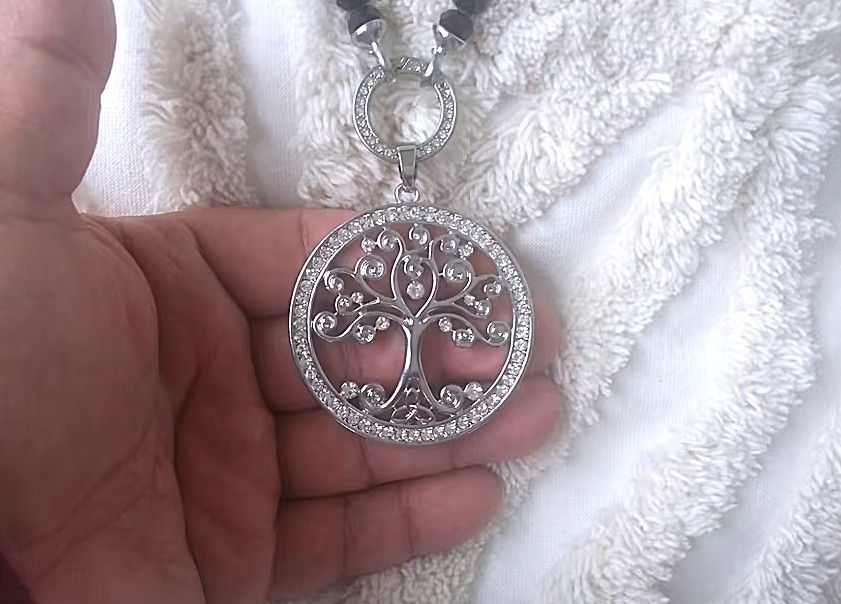 XXL Lebensbaum Anhänger mit Swarovski Elementen XXL Lebensbaum Anhänger mit Swarovski Elementen