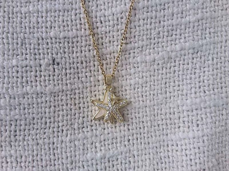 Doppelter Seestern vergoldet mit Steinen verziert Doppelter Seestern vergoldet mit Steinen verziert