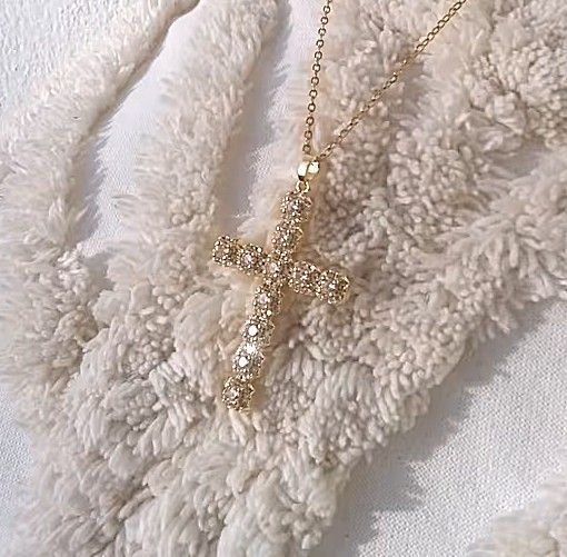 Großes Kreuz Anhänger vergoldet und mit Steinen verziert Großes Kreuz Anhänger vergoldet und mit Steinen verziert