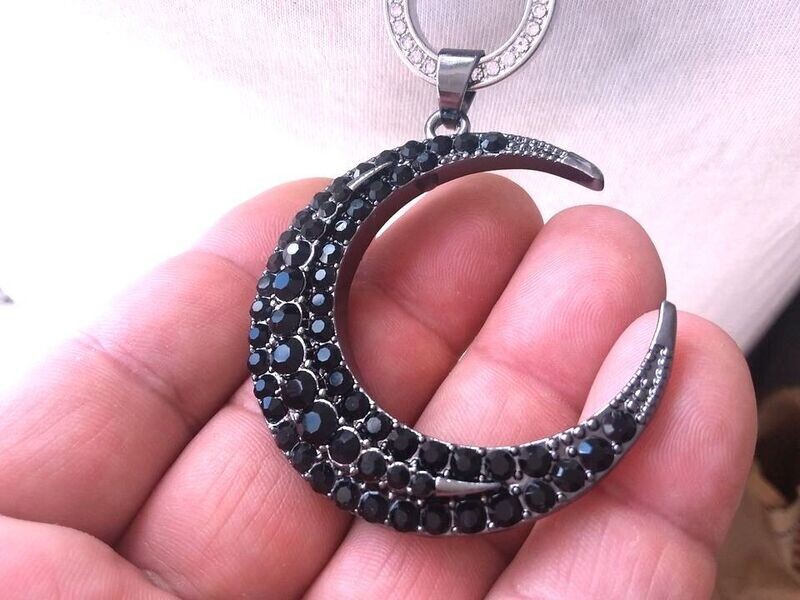 Anhänger : Der schwarze Mond mit Steinen Anhänger : Der schwarze Mond mit Steinen