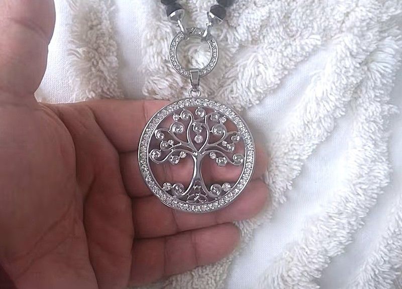 XXL Lebensbaum Anhänger mit Swarovski Elementen XXL Lebensbaum Anhänger mit Swarovski Elementen
