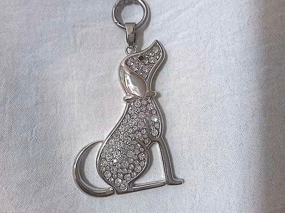 Noch ein süsser Hunde Anhänger mit Steinen besetzt