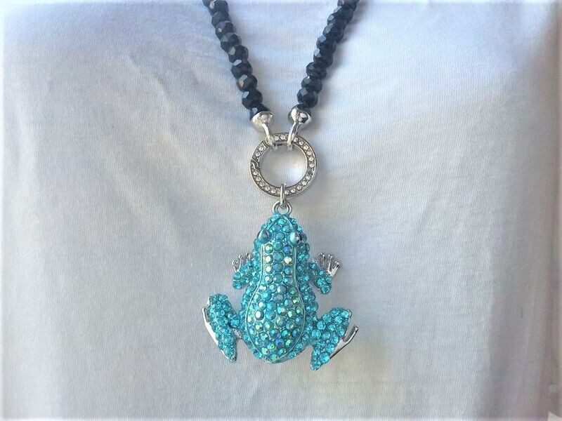 Blauer Frosch Anhänger mit Steinen besetzt Blauer Frosch Anhänger mit Steinen besetzt