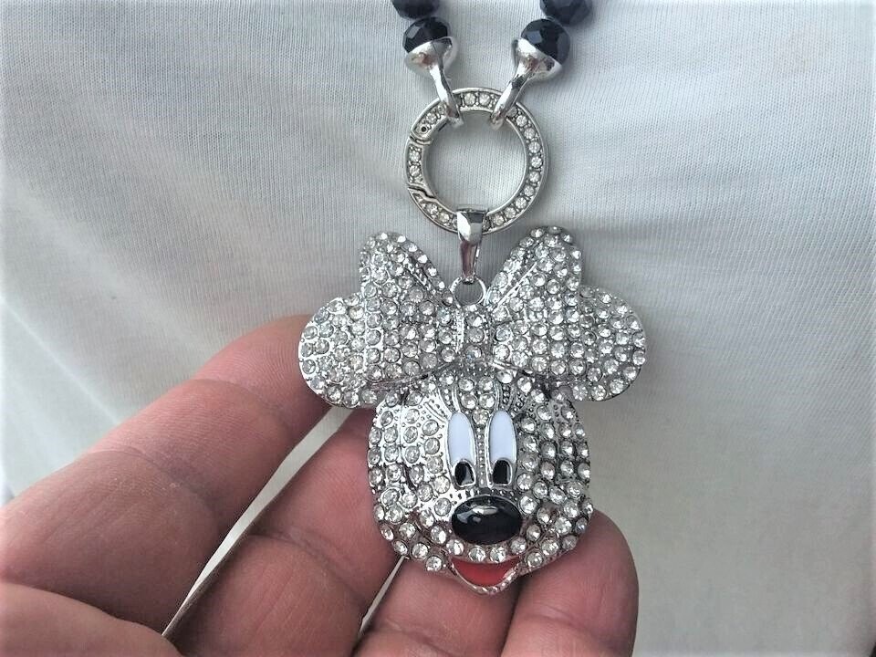 Minnie Maus Anhänger mit Swarovski Elementen besetzt Minnie Maus Anhänger mit Swarovski Elementen besetzt