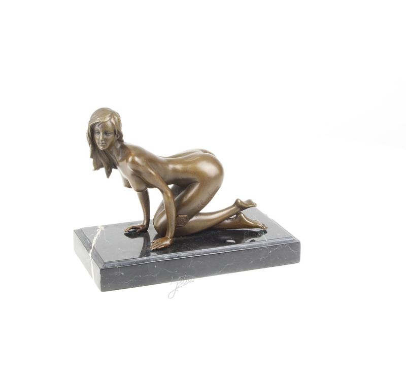 Erotische Bronzefigur, weiblicher Akt, Erotikfigur, Sinnlichkeit,verspielt