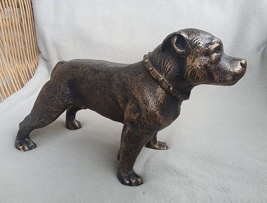 Massiver gusseisener Staffordshire Bullterrier Massiver gusseisener Staffordshire Bullterrier