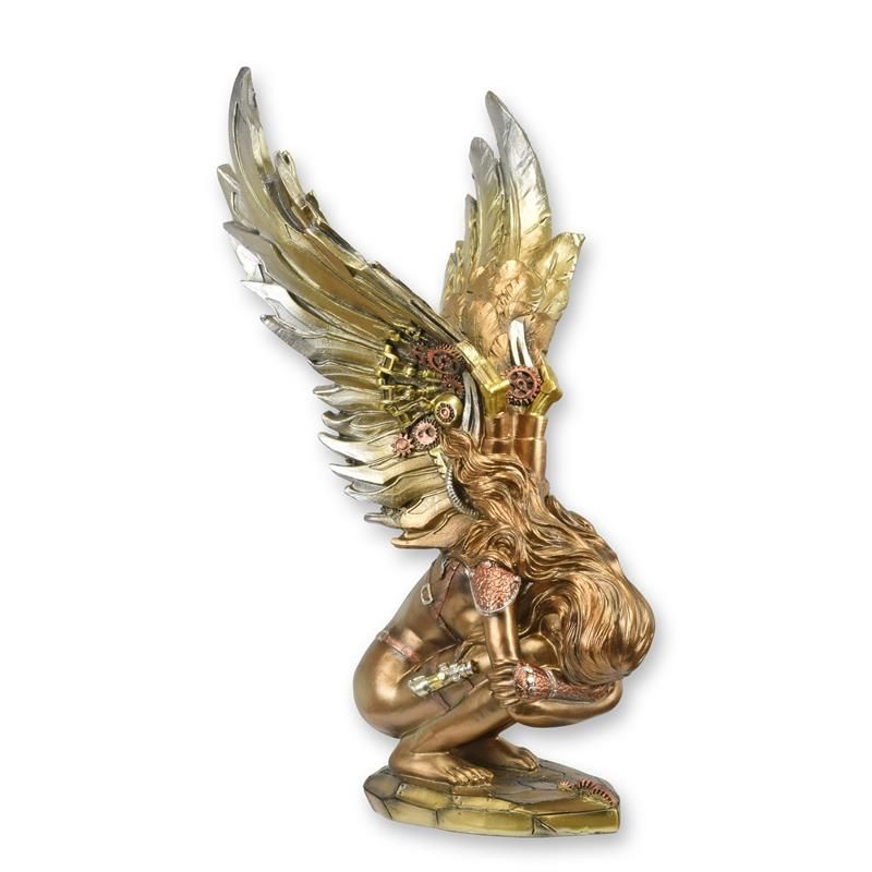 Eine Steampunk-Figur aus Kunstharz, die einen hockenden Engel darstellt.