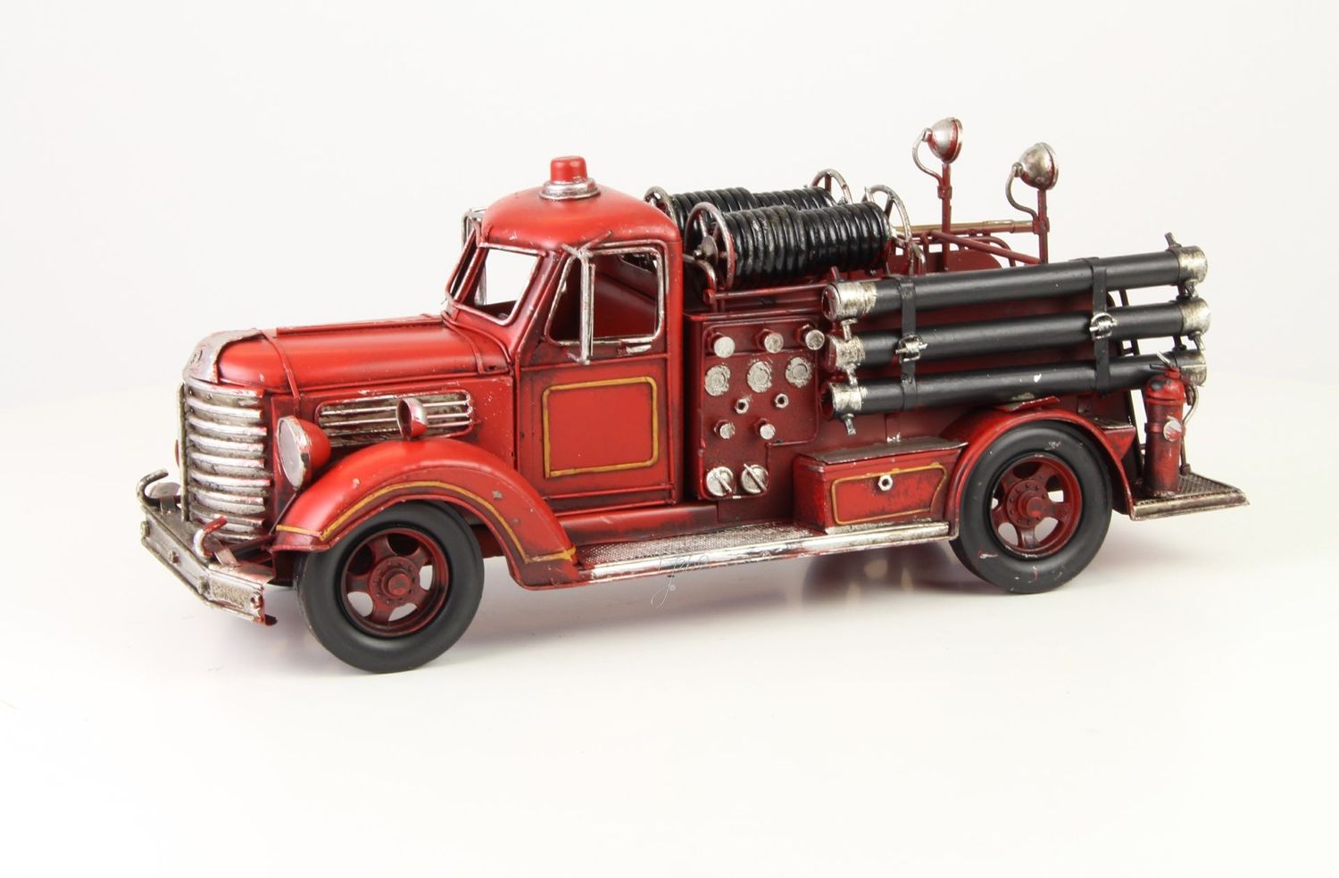 Großes Feuerwehrauto Modell, handgefertigt, Löschfahrzeug, Feuerwehr Großes Feuerwehrauto Modell, handgefertigt, Löschfahrzeug, Feuerwehr