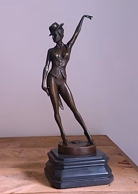 Bronzefigur, weiblicher Akt, Erotikfigur, Sinnlichkeit, Kabarett, Tänzerin Bronzefigur, weiblicher Akt, Erotikfigur, Sinnlichkeit, Kabarett, Tänzerin