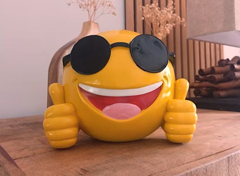 Tolle lustig Smiley Figur / Deko, lachend und mit Sonnenbrille
