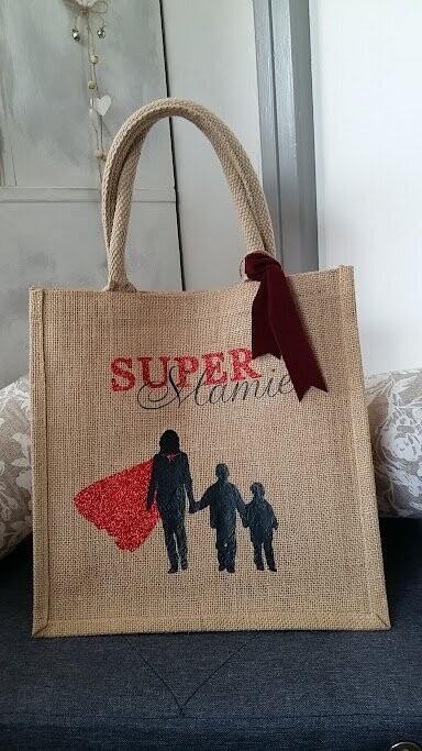 SAC EN JUTE  PERSONNALISE - SUPER MAMIE  cape  - 30 X 30 CM