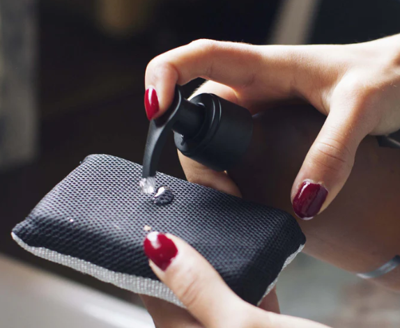 Eponge Lavable WHATMATTERS, Couleur: Noire