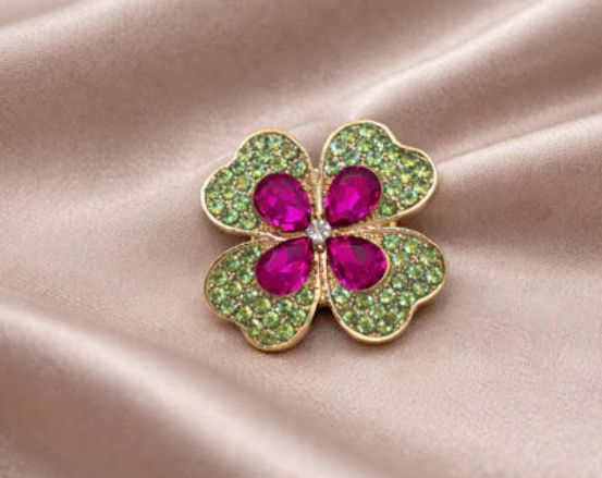 Bijoux de boutons / Pin's FROUFROUZ Bijoux de boutons / Pin's FROUFROUZ