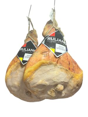 Raw Ham , Culatte e Culatelli . salami