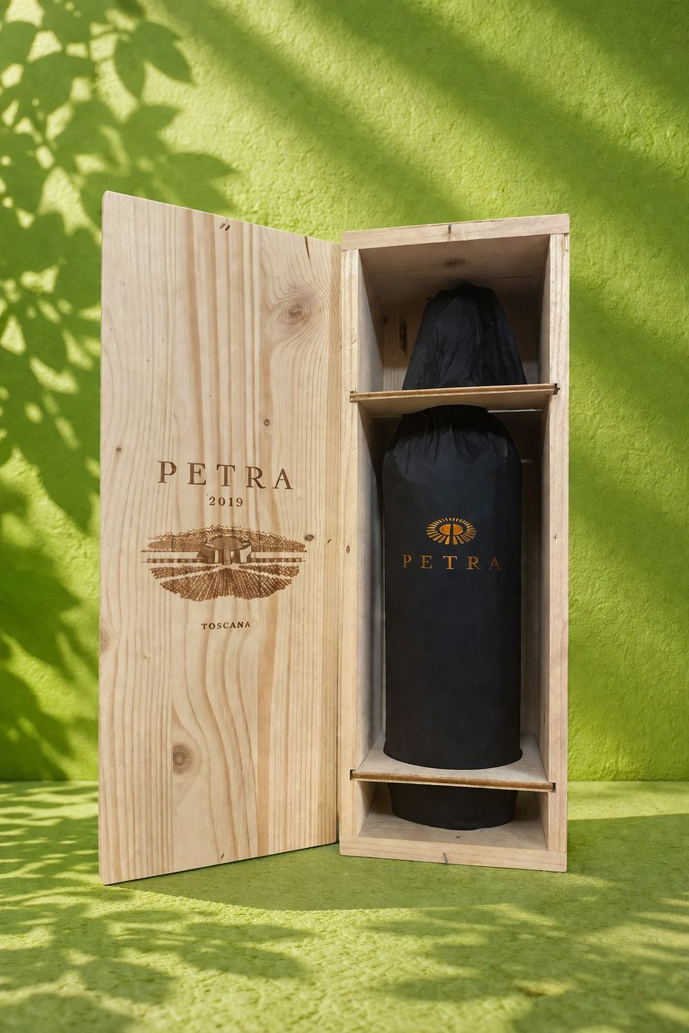 Petra 2020 14.5% vol. wood box