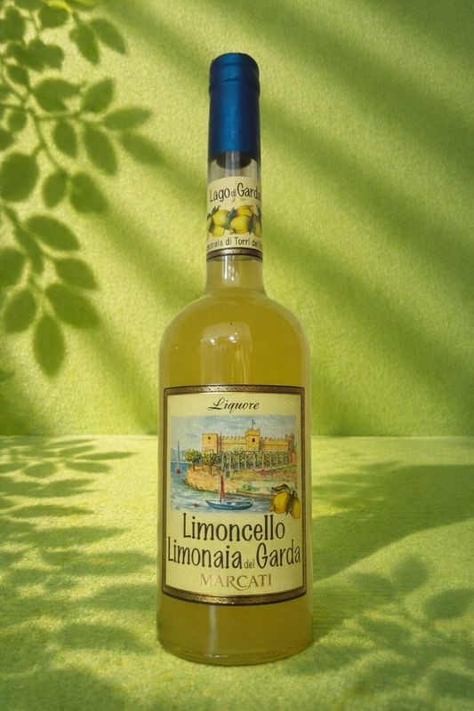 Limoncello with lemons from Torri del Benaco 700 ml