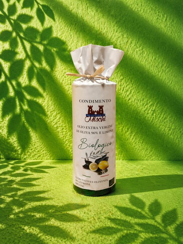 Mischi Condiment - Extra Virgin Olive Oil 96% and Organic Lemon 0.50 L Mischi Condiment - Extra Virgin Olive Oil 96% and Organic Lemon 0.50 L