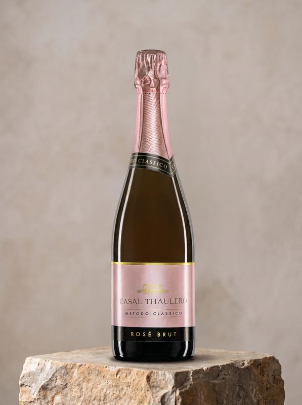 Casal thaulero "Rosé Sparkling Wine Classic Method obtained with re-fermentation in the bottle, the same production process as Champagne". Casal thaulero "Rosé Sparkling Wine Classic Method obtained with re-fermentation in the bottle, the same production process as Champagne".