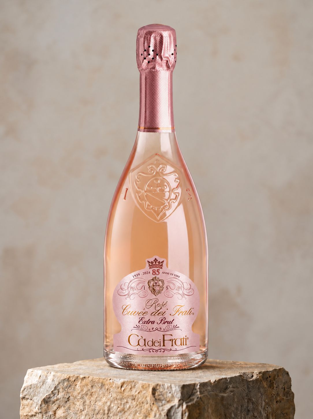 Rosè Cuvée dei Frati Sparkling wine of extra brut quality classic method Rosè Cuvée dei Frati Sparkling wine of extra brut quality classic method