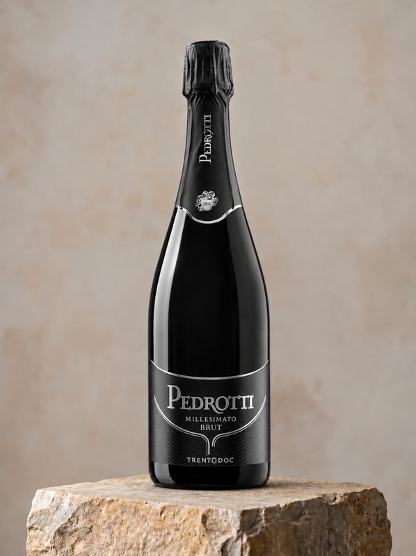TRENTO DOC BRUT MILLESIMATO sparkling wine with similar processing to champagne and franciacorta TRENTO DOC BRUT MILLESIMATO sparkling wine with similar processing to champagne and franciacorta
