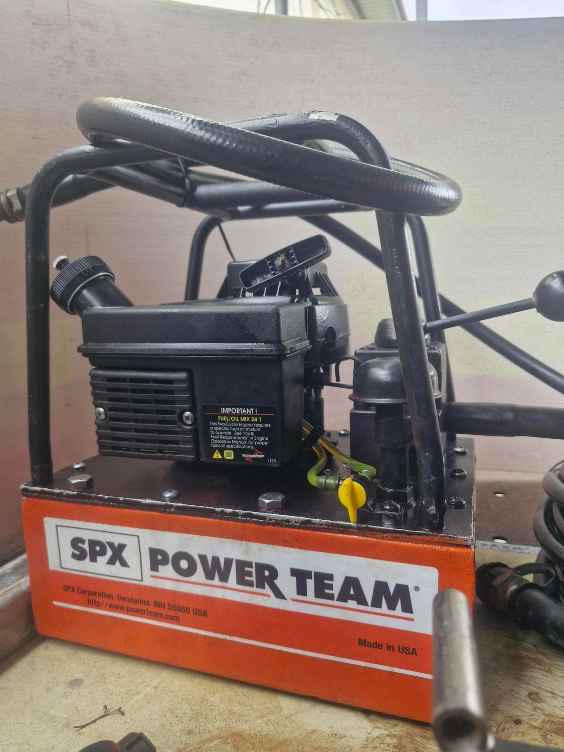 Hydraulic Power Pack Kit - Power Team PG30/55 Series Petrol Pump - Used Hydraulic Power Pack Kit - Power Team PG30/55 Series Petrol Pump - Used