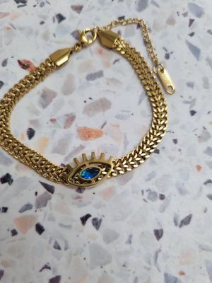Protective eye bracelet