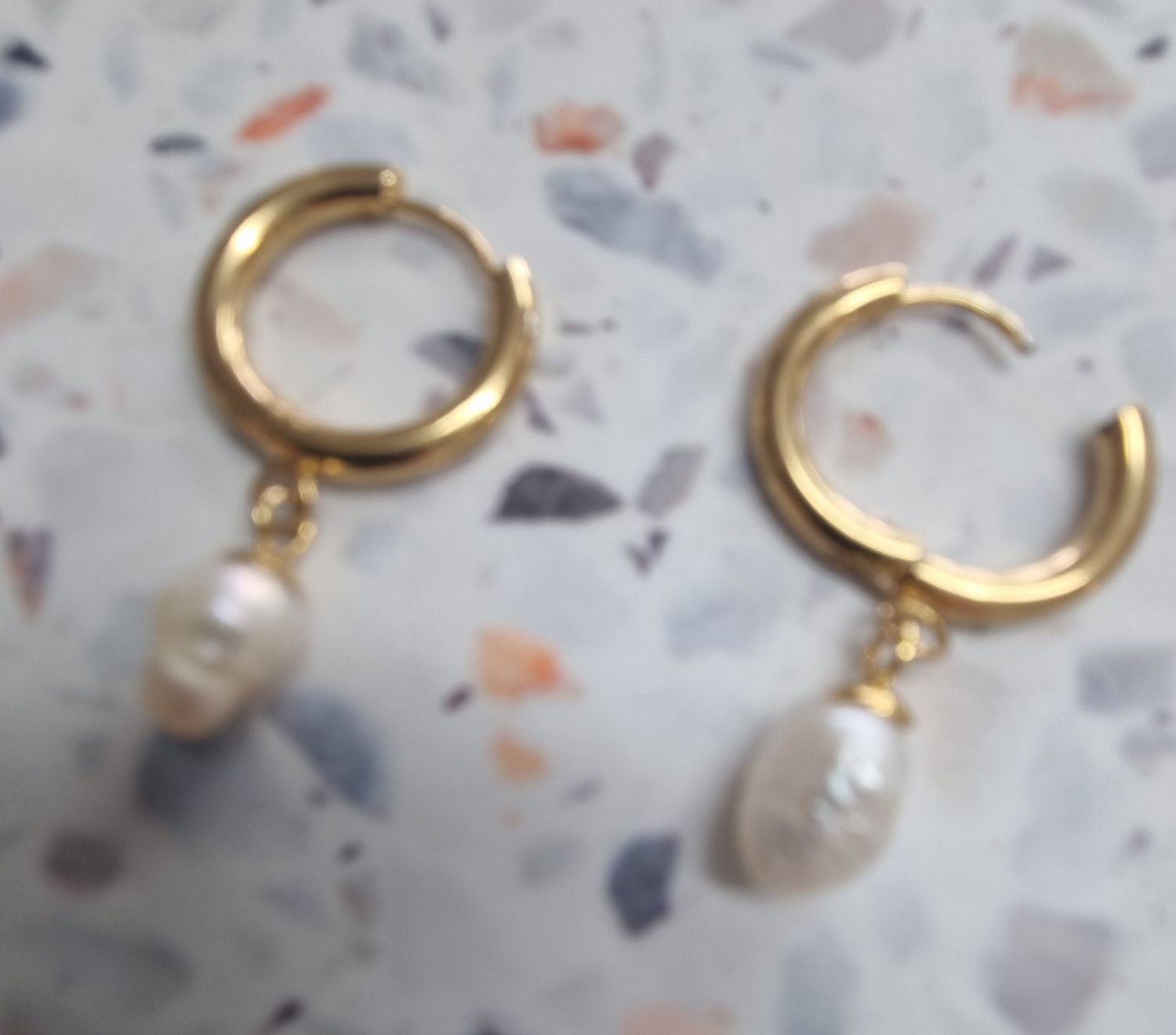 Pearl mini hoops
