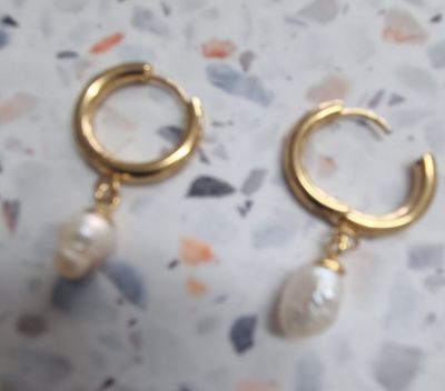 Pearl mini hoops