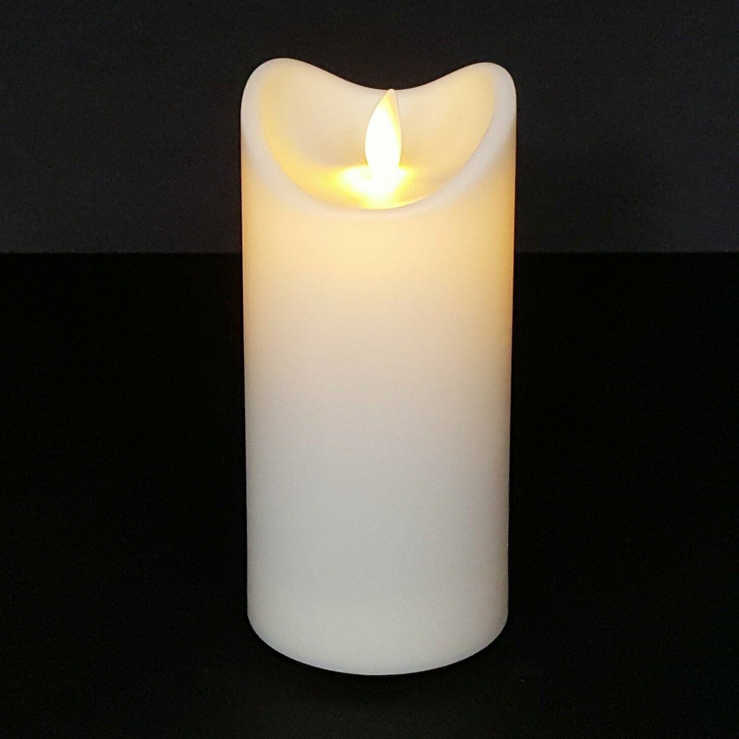 CANDELA A LED IN PLASTICA CON EFFETTO FIAMMA H. 15 CM.