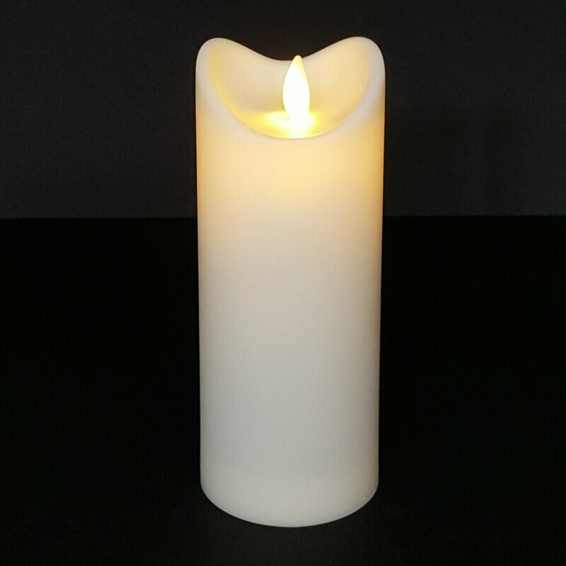 CANDELA A LED IN PLASTICA CON EFFETTO FIAMMA H.18 CM.