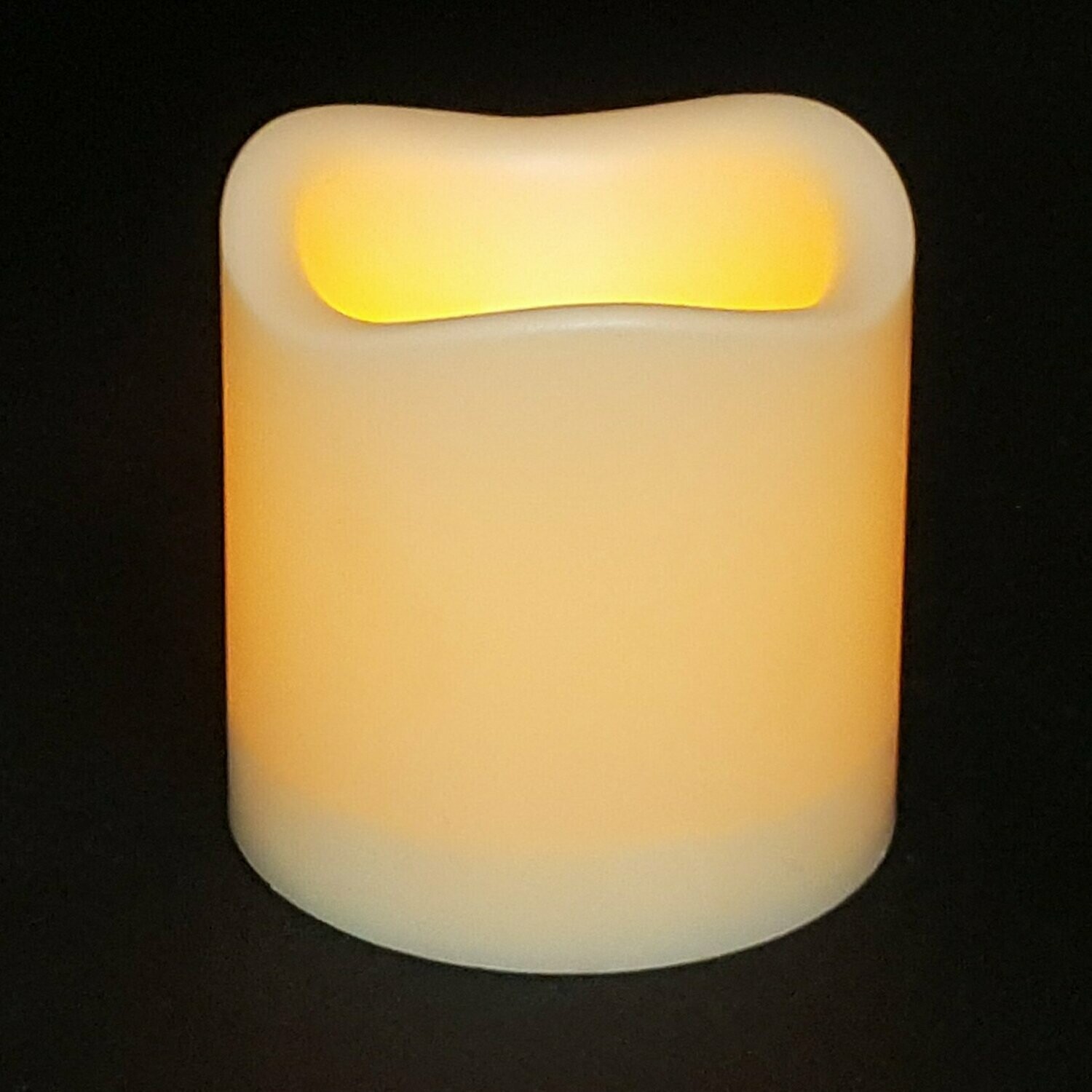 067027 - CANDELA A LED IN PLASTICA EFFETTO CERA