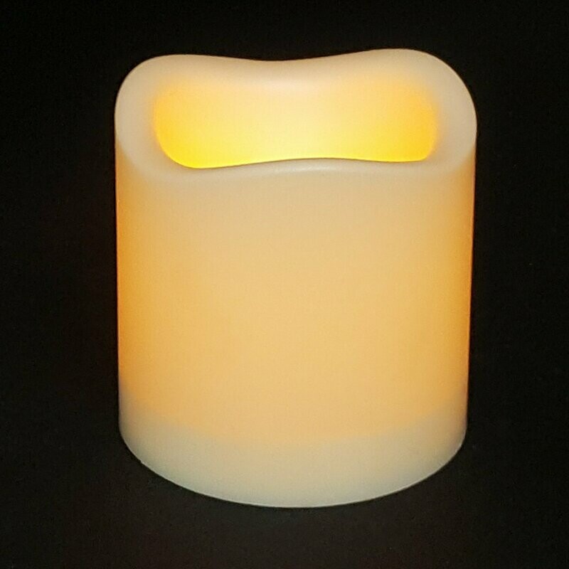 067027 - CANDELA A LED IN PLASTICA EFFETTO CERA