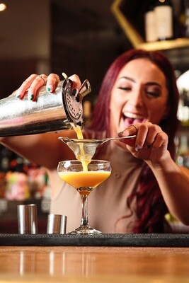 Cocktail Class with a meal &amp; VIP Nightlife Pass