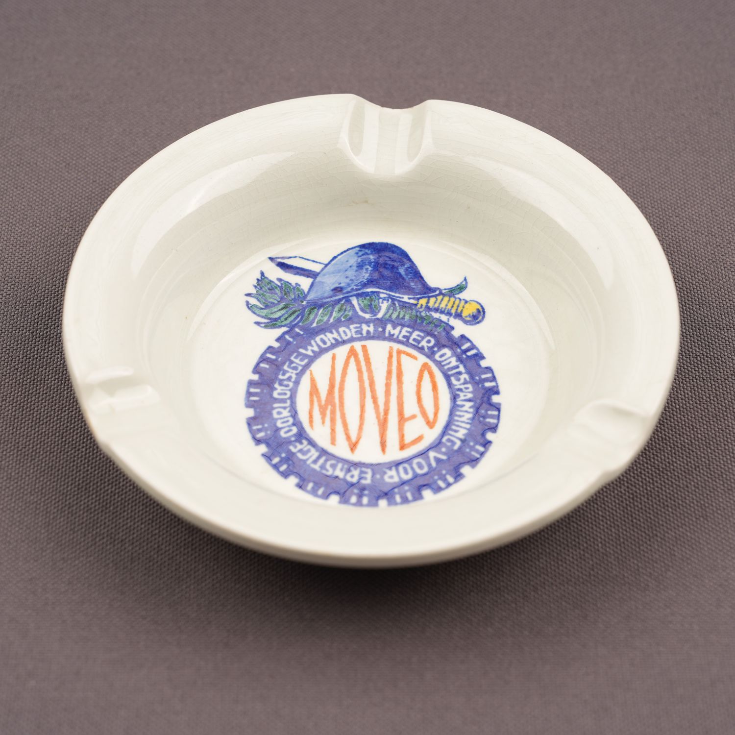 Dutch Ashtray with Stormdolk and M38 Helmet - MOVEO