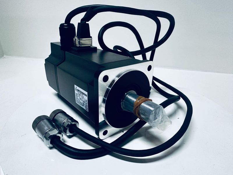 Mitsubishi Traub HC-MF73-S15 AC Servo Motor AMS 0,7KW 222346 10789628 Mitsubishi Traub HC-MF73-S15 AC Servo Motor AMS 0,7KW 222346 10789628
