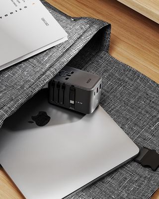 ROCK PD70W Travel Adapter