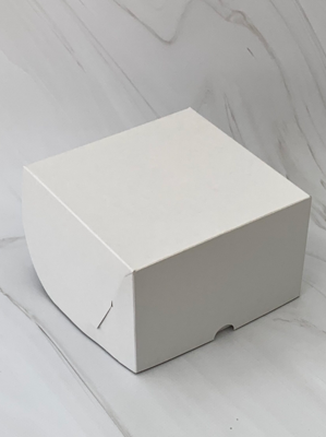 Коробка на 4 места, БЕЗ ОКНА диаметр 16 см, высота 10 см, цвет белый