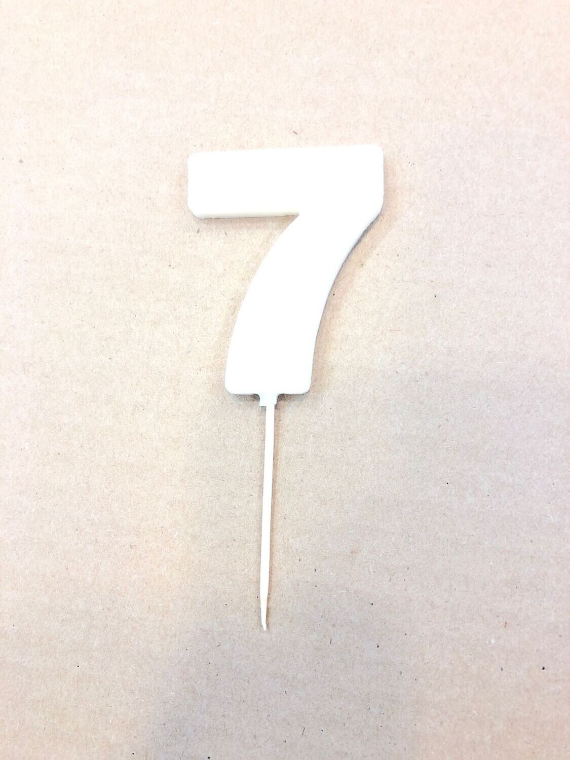 Цифра 7 из шоколадной глазури на шпажке, высота цифры 5 см