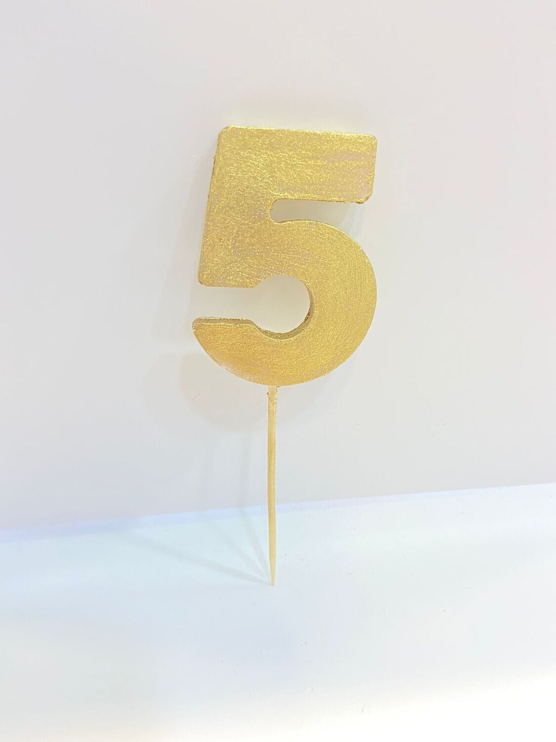 Цифра "5" АНТИЧНАЯ (золотая) на шпажке, из шоколадной глазури
