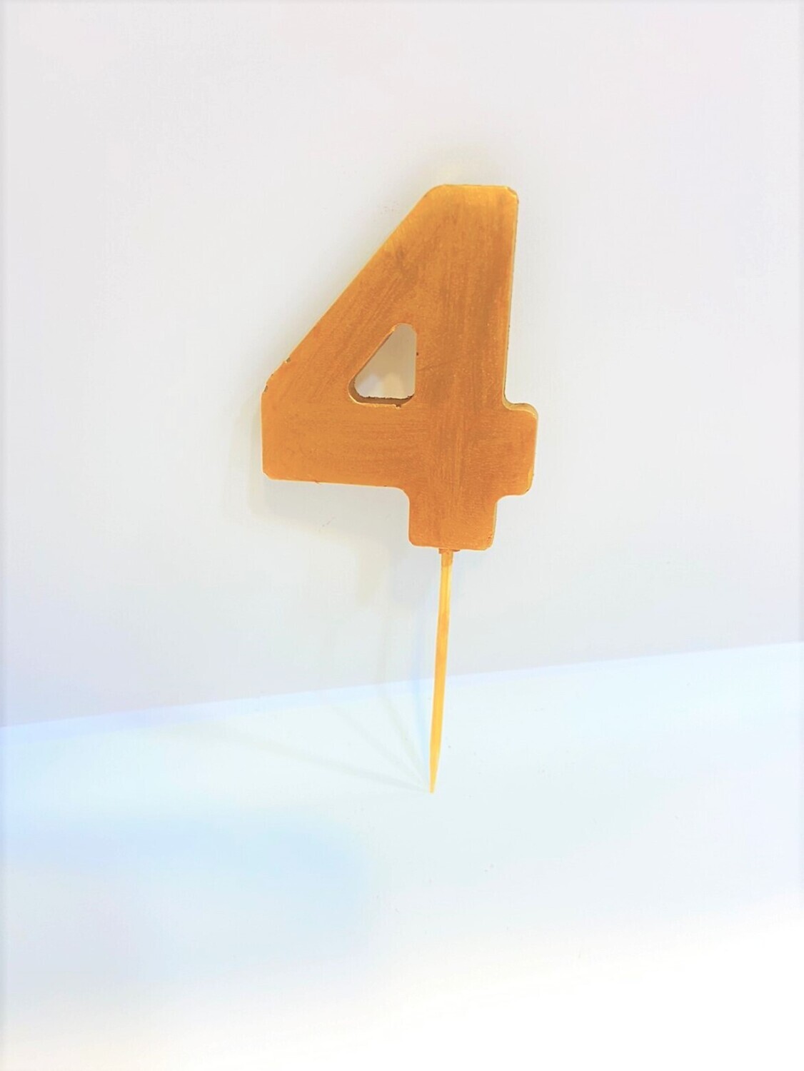 Цифра "4" АНТИЧНАЯ (золотая) на шпажке, из шоколадной глазури