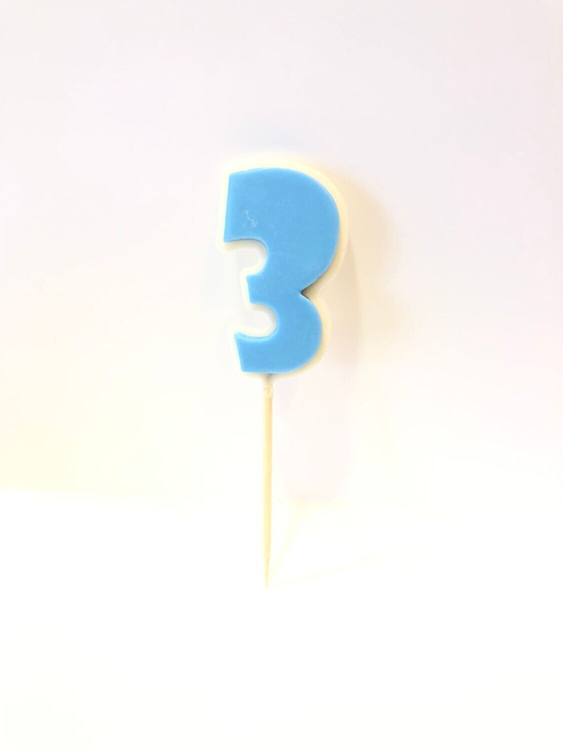 ГОЛУБАЯ Цифра "3" из шоколадной глазури на шпажке, высота цифры 4,5 см