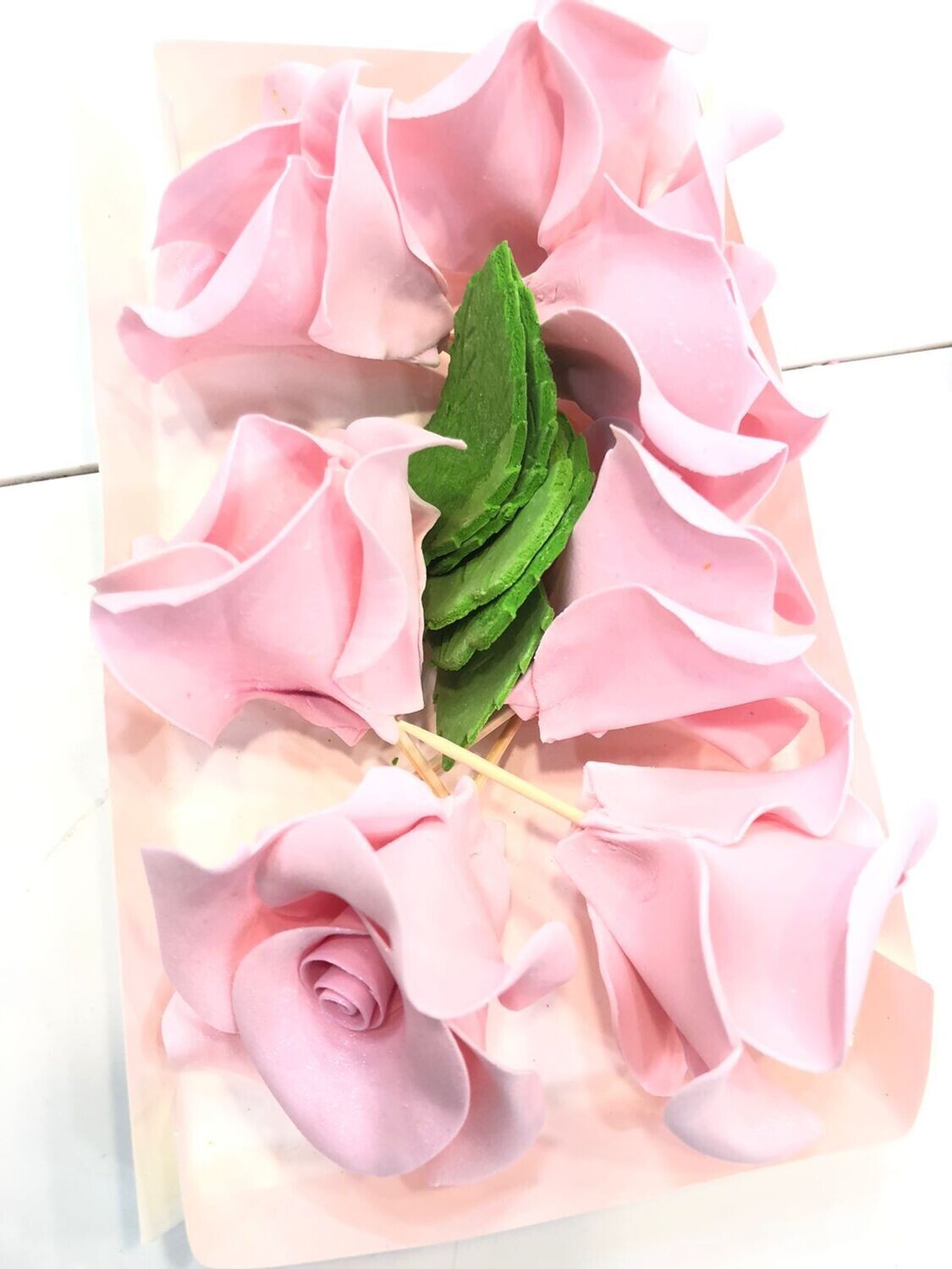 Розы РОЗОВЫЕ из сахарной мастики 7х7см 7 шт 100-150г упаковка