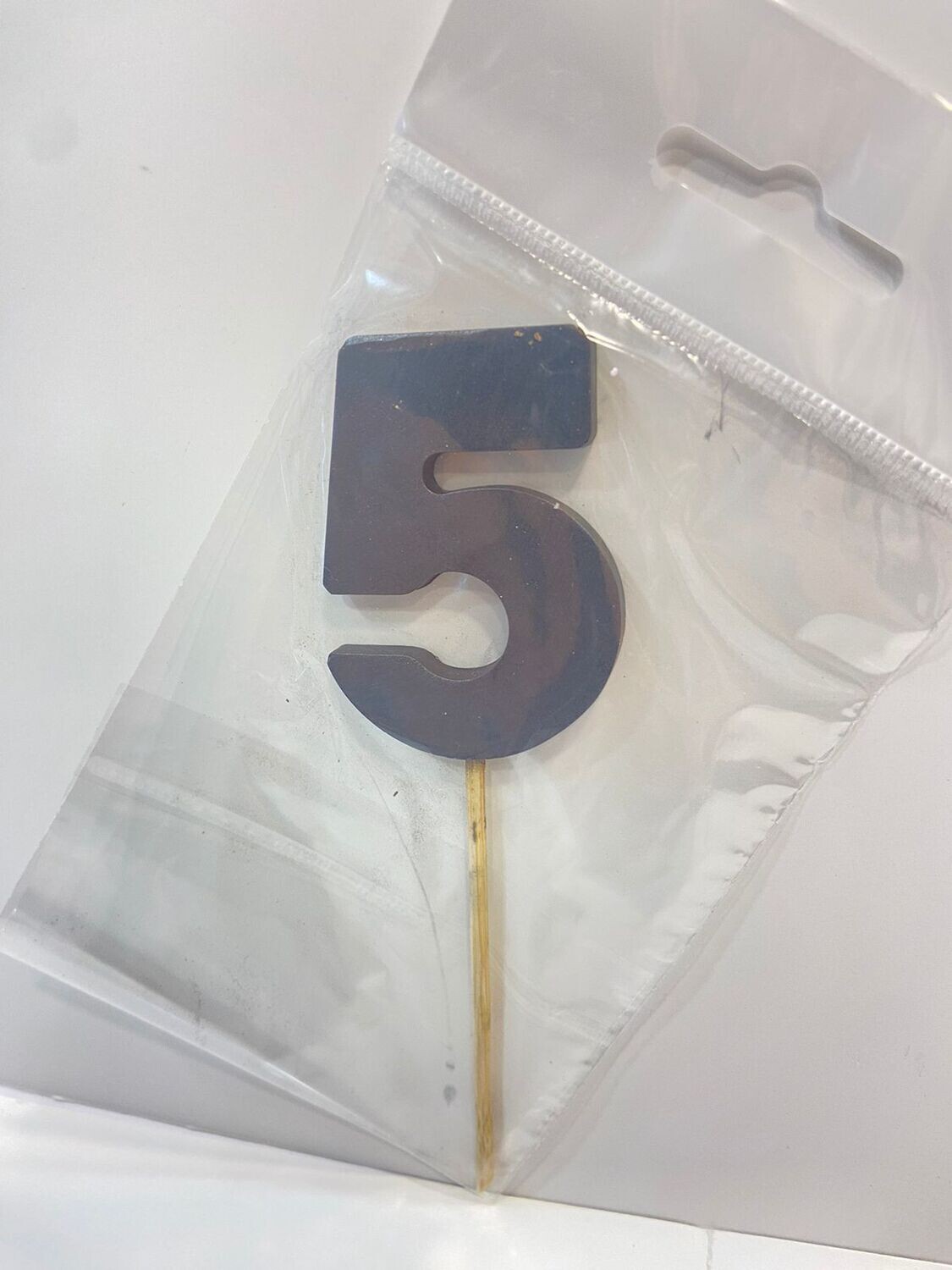Чёрная Цифра "5" из шоколадной глазури на шпажке, высота цифры 5 см