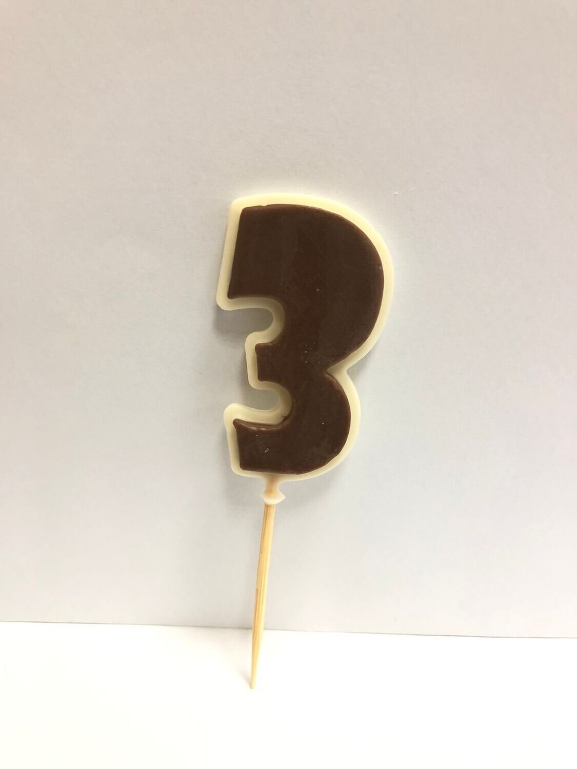 КОРИЧНЕВАЯ Цифра "3" из шоколадной глазури на шпажке, высота цифры 4,5 см