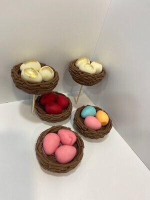 3 яйца в гнезде, 4,5 х 2 см, из шоколадной глазури, на шпажке или без, цвет МИКС