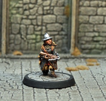 DAD16 – Female Gnome Fighter - Otherworld Miniatures